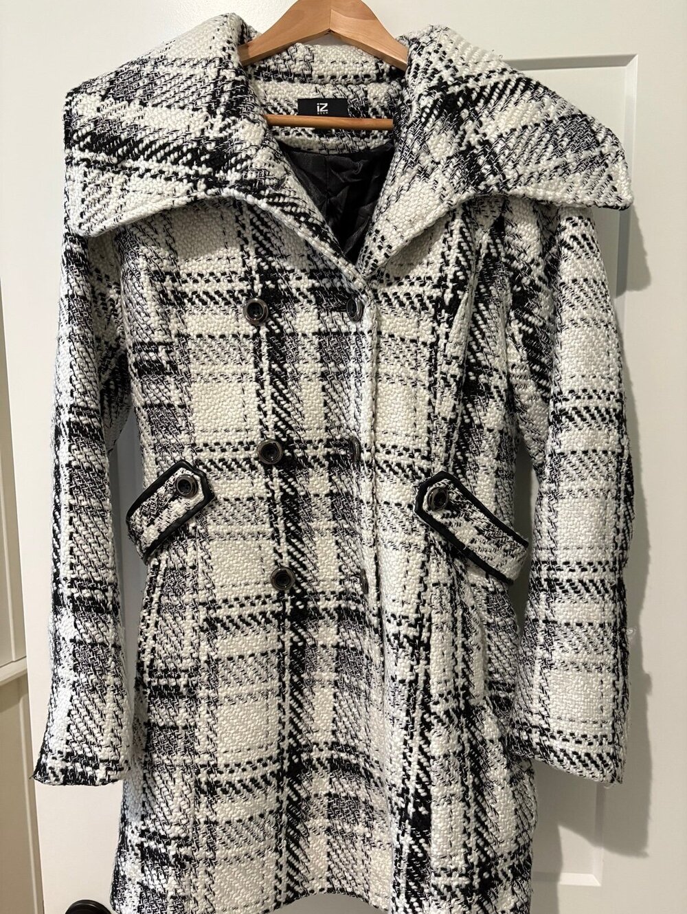 IZ Byer Black & White Plaid Heavy Coat – Junior’s Size XL